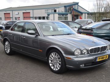 Jaguar XJ